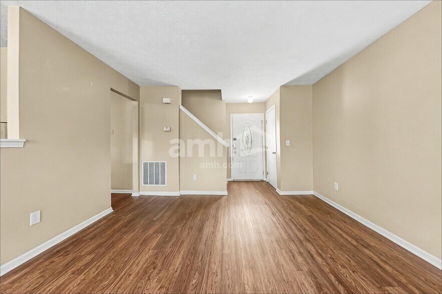 Building Photo - 220 Hartford Ct