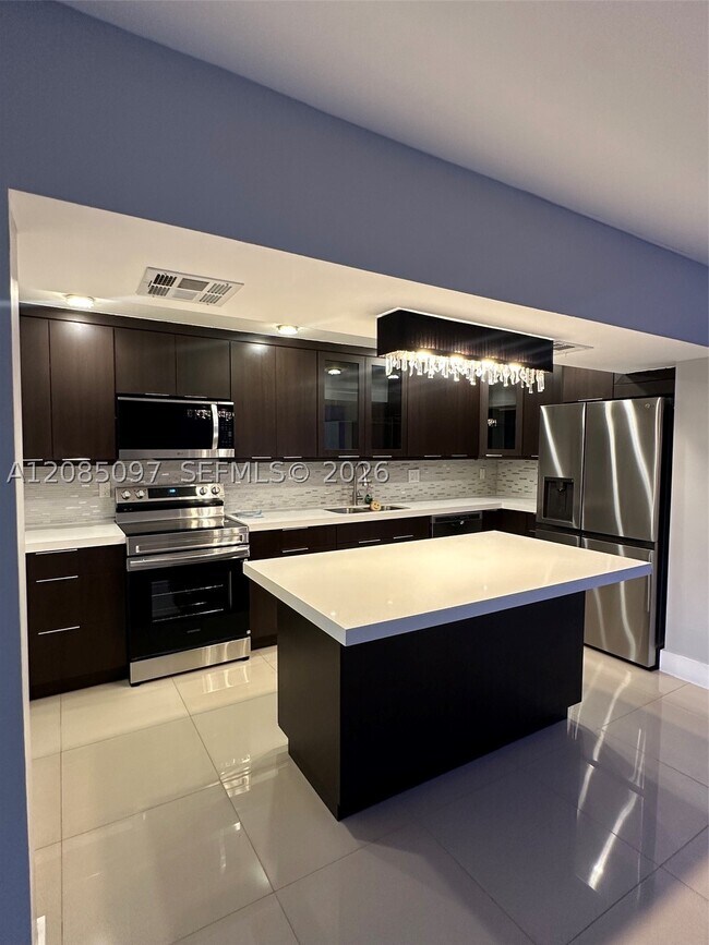 Building Photo - 14357 Kendale Lakes Dr