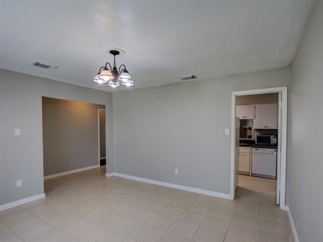 Building Photo - 10815 Montverde Ln