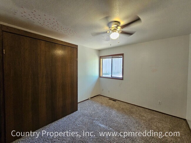 Building Photo - Stunning House with a Pool in West Redding Coming Available in August!