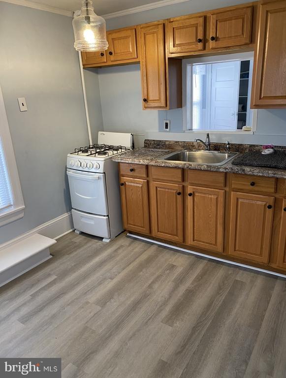 Building Photo - 6732 Maple Ave