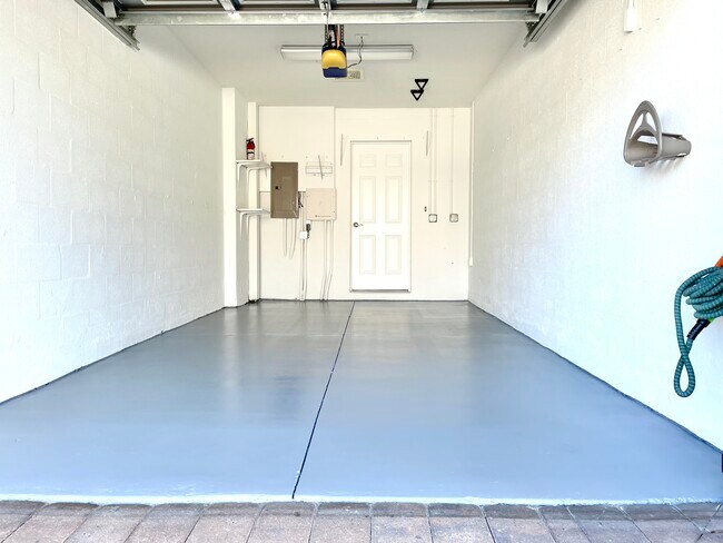 Building Photo - 7230 Hamilton Rd