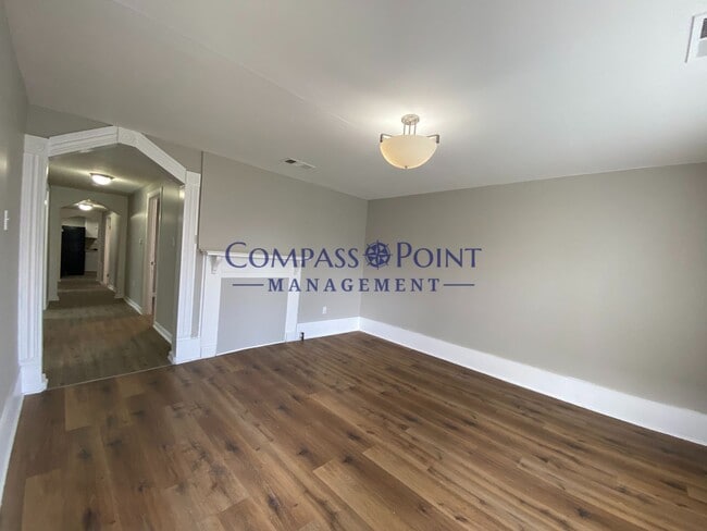 Building Photo - This huge 4 bedroom 1 bathroom house is Now Available!!