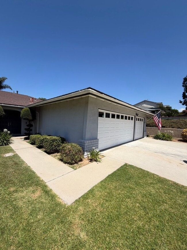 Building Photo - Beautiful 3 Bedroom Home in Avocado Heights