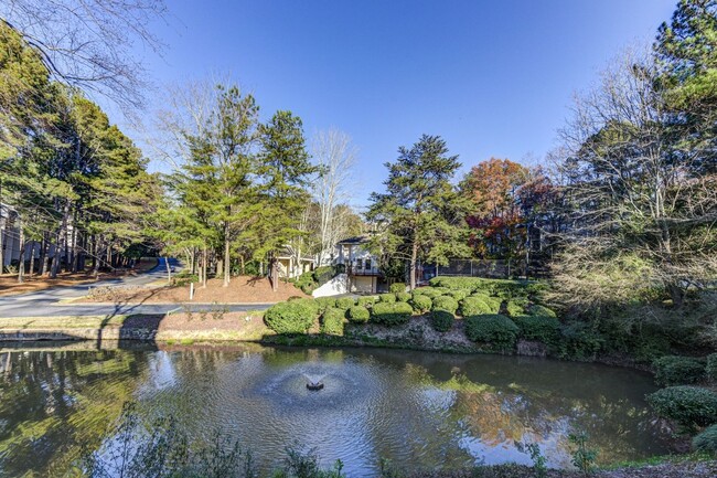 Building Photo - Charming 2BR Condo in Atlanta