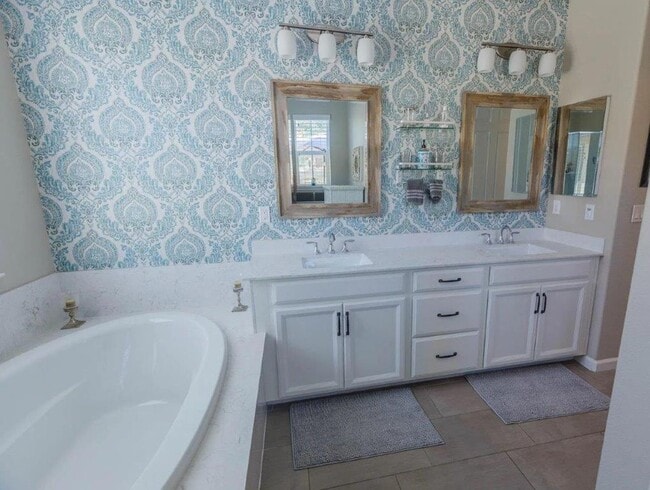 Building Photo - Stone Point Home in Gated Community