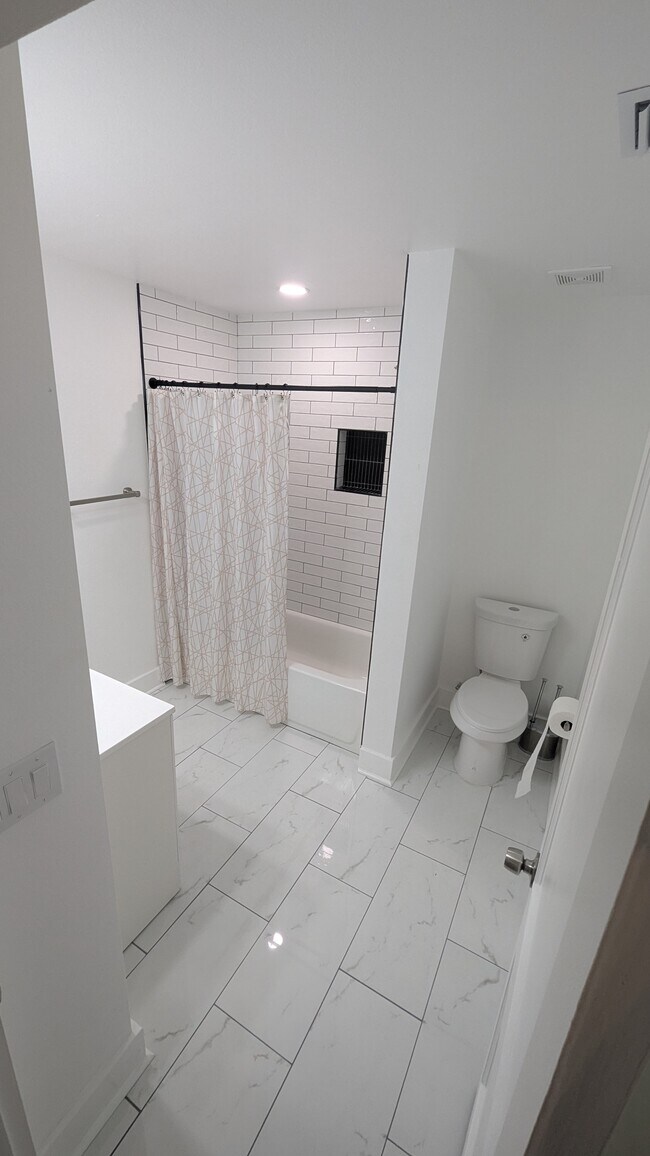 Building Photo - 3544 3rd Ave N