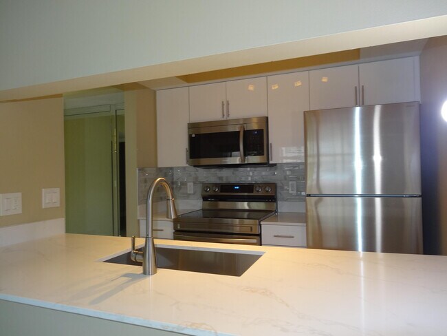 Building Photo - 7091 Golf Colony Ct