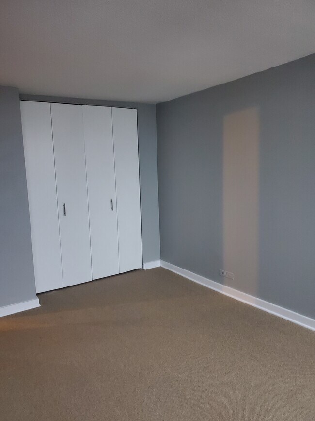 Building Photo - 5100 N Marine Dr