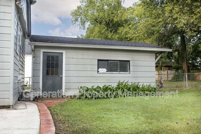 Building Photo - 303 Shawnee Trail