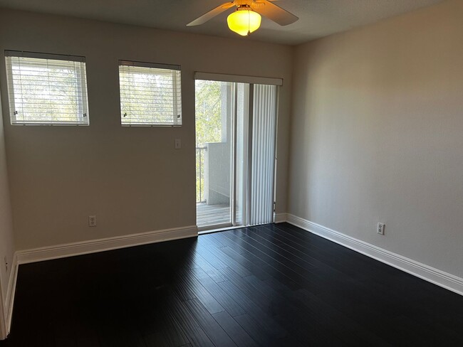 Building Photo - Milk District Townhouse!!