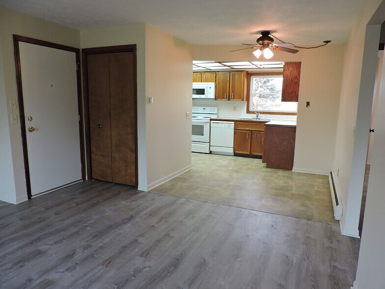 Building Photo - 6514 Bella Vista Dr NE