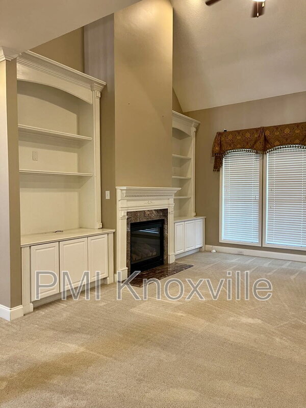 Building Photo - 4601 Ivy Rose Dr