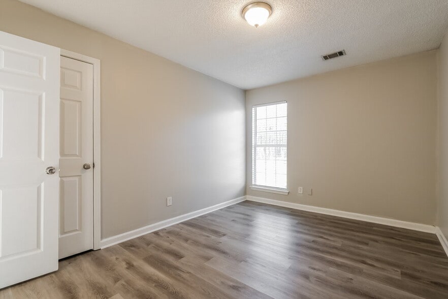 Building Photo - 3568 Brookstone Way