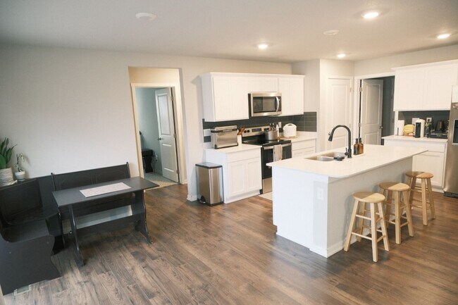 Building Photo - Springfield Ranch For Rent!