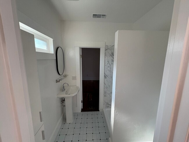 Building Photo - Gorgeous 4 bedroom with HUGE Lot in Colton...