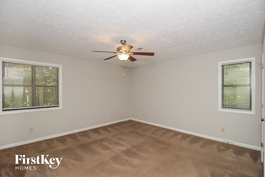 Building Photo - 1049 Rolling Green Dr