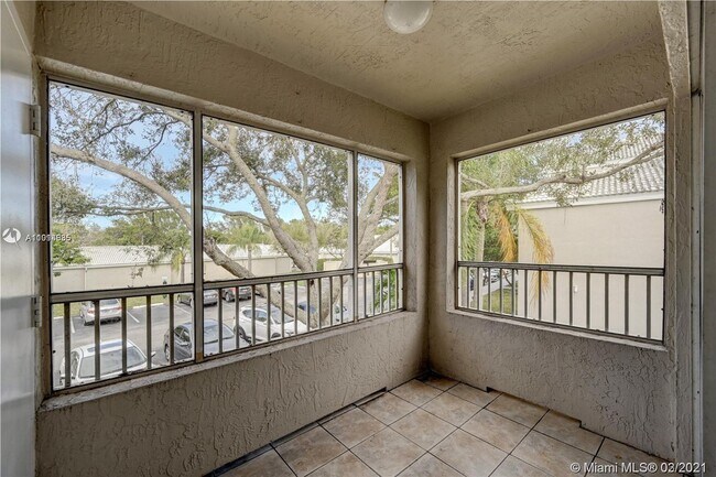 Building Photo - 2850 N Oakland Forest Dr