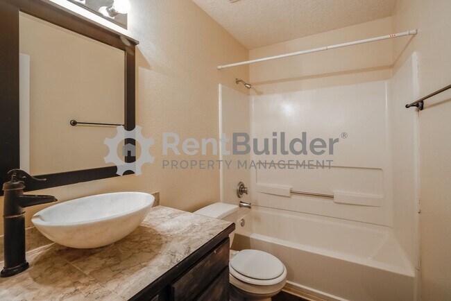 Building Photo - *** LEASE PENDING *** Please apply at your...