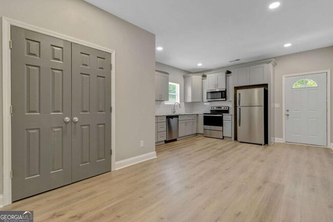 Building Photo - 1211 Spring Creek St SW