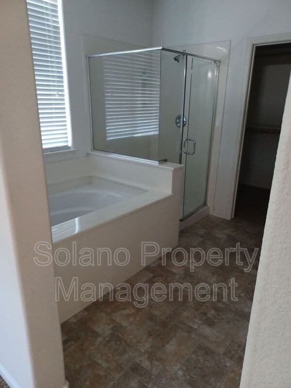 Building Photo - 213 Moscato Ct