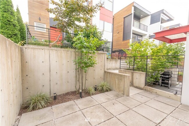 Building Photo - 1718 27th Ave