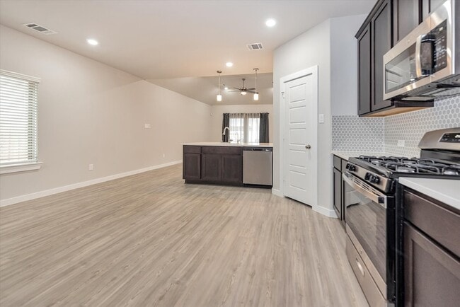 Building Photo - 10651 Whitejacket