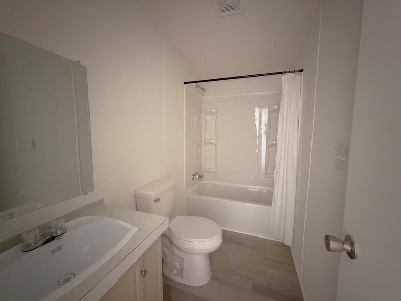 Building Photo - 2111 Harristown Rd