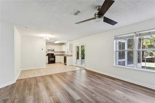 Building Photo - 300 Carrington Way