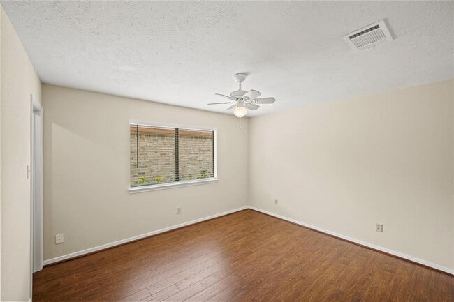 Building Photo - 3409 Meadway Dr