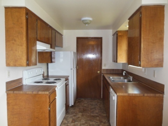 Building Photo - Spacious 3 Bedroom, 1 Bath Pet Friendly Ho...