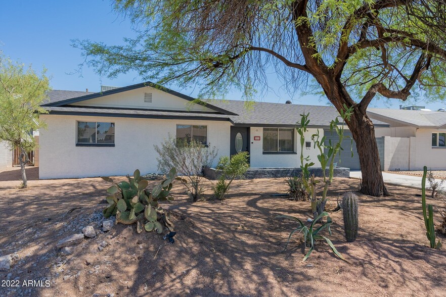 Building Photo - 822 W 18th St