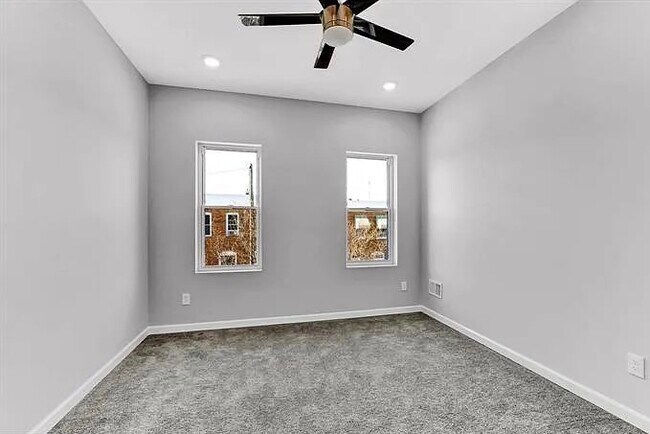 Building Photo - 313 S Newkirk St