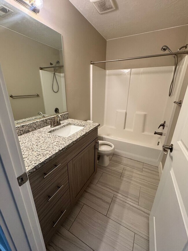 Building Photo - Desert Hills Townhome