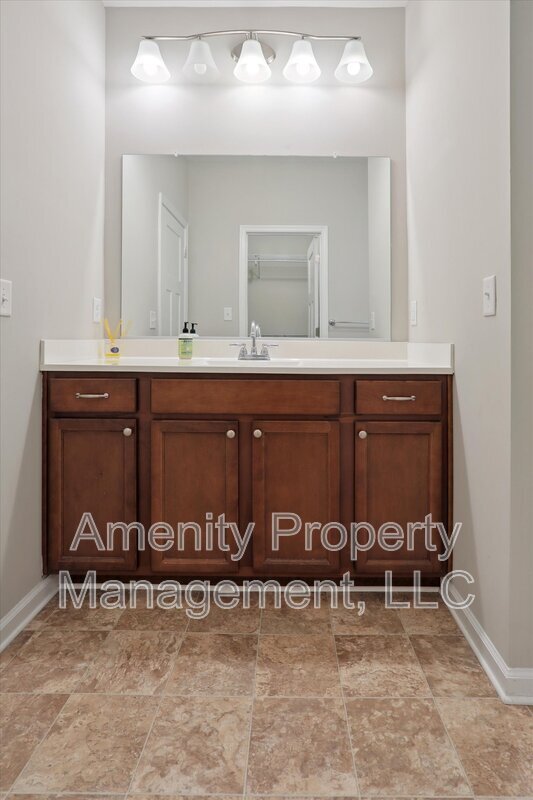 Building Photo - 1208 Kings Land Court