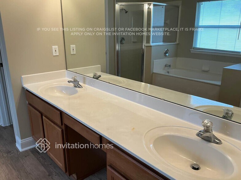 Building Photo - 9503 Woodleigh Mill Dr