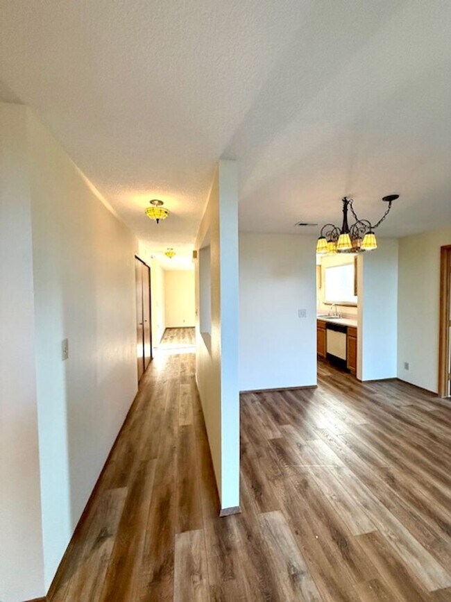 Building Photo - Lovely NE 3 Bedroom Home w/Large Yard & Mowing Included!