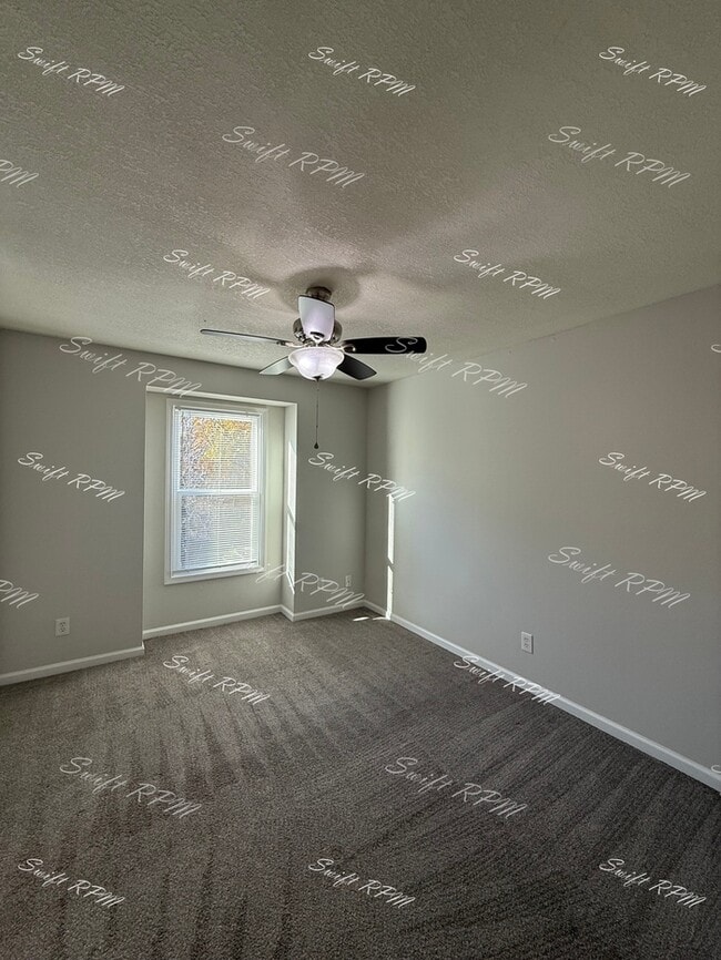 Building Photo - 15602 Maple St