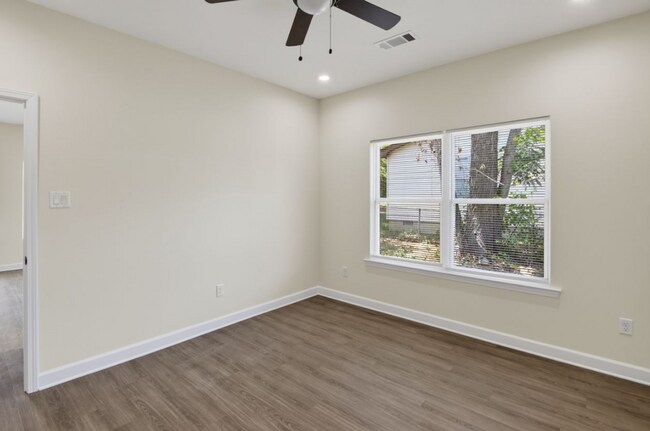 Building Photo - Inviting Home with Bright Interiors & Ceiling Fans Throughout - Comfortable Rental with Everyday ...