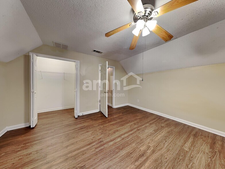 Building Photo - 34 Bell Ct