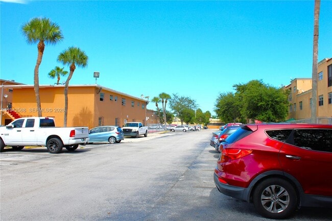 Building Photo - 1280 W 54th St