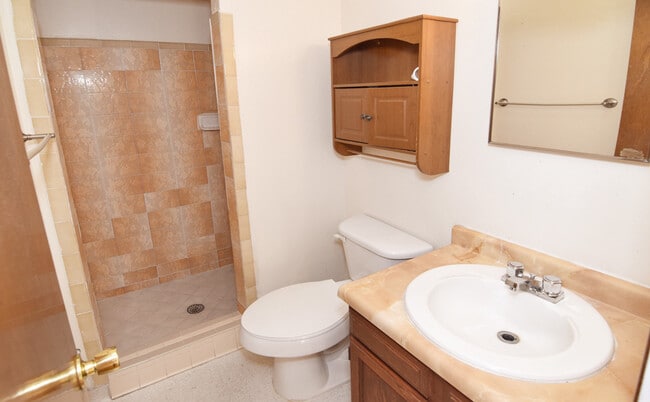 Building Photo - Eastside 3 Bedroom 2 Bath