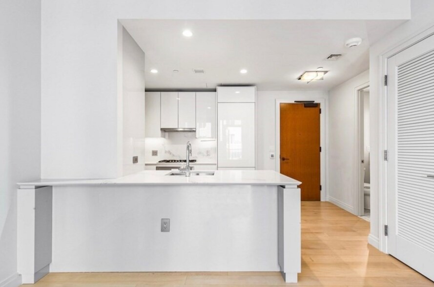 Building Photo - 135 Seaport Blvd