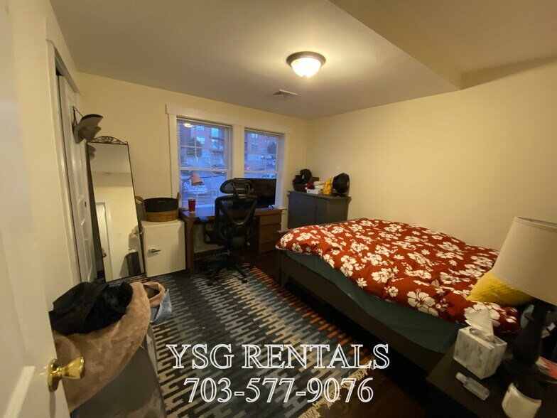 Building Photo - 27 Wait St