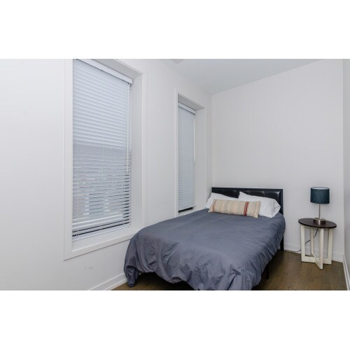 Building Photo - Gorgeous 2 bed/1 bath Recent Rehab!