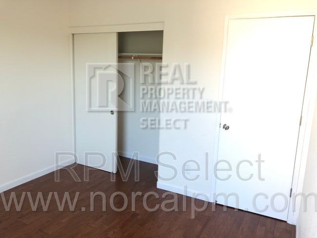 Building Photo - 8893 Robbins Rd