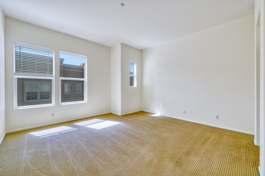 Building Photo - 1133 Jewett Dr