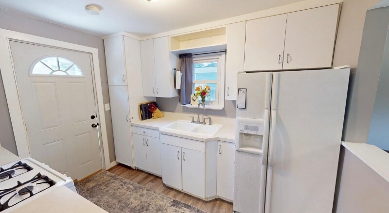 Building Photo - 130 Syril Dr