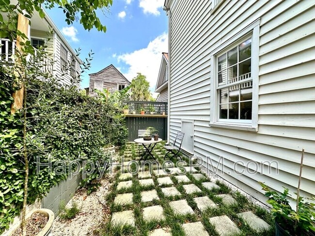 Building Photo - 9 Bogard St
