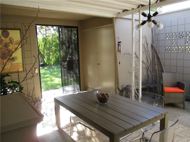 Building Photo - 348 Avenida Sevilla